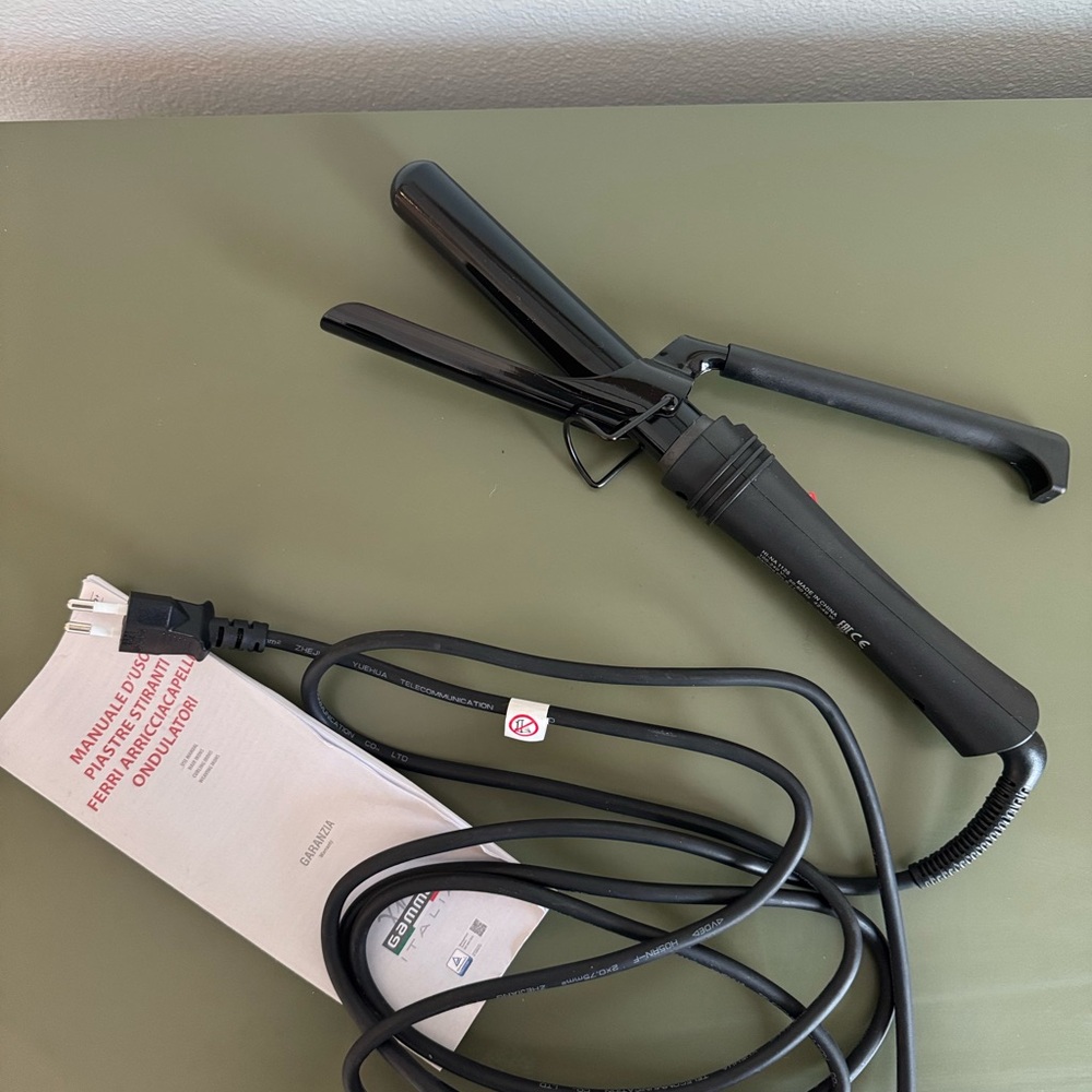 Black European Curling Iron